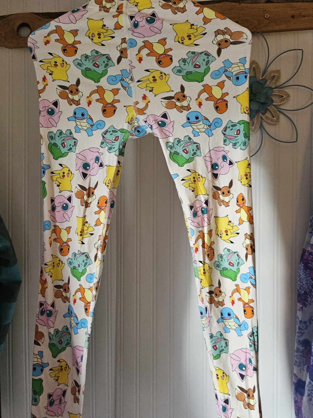 Pokemon Cream Leggings with Multicolor Character Print